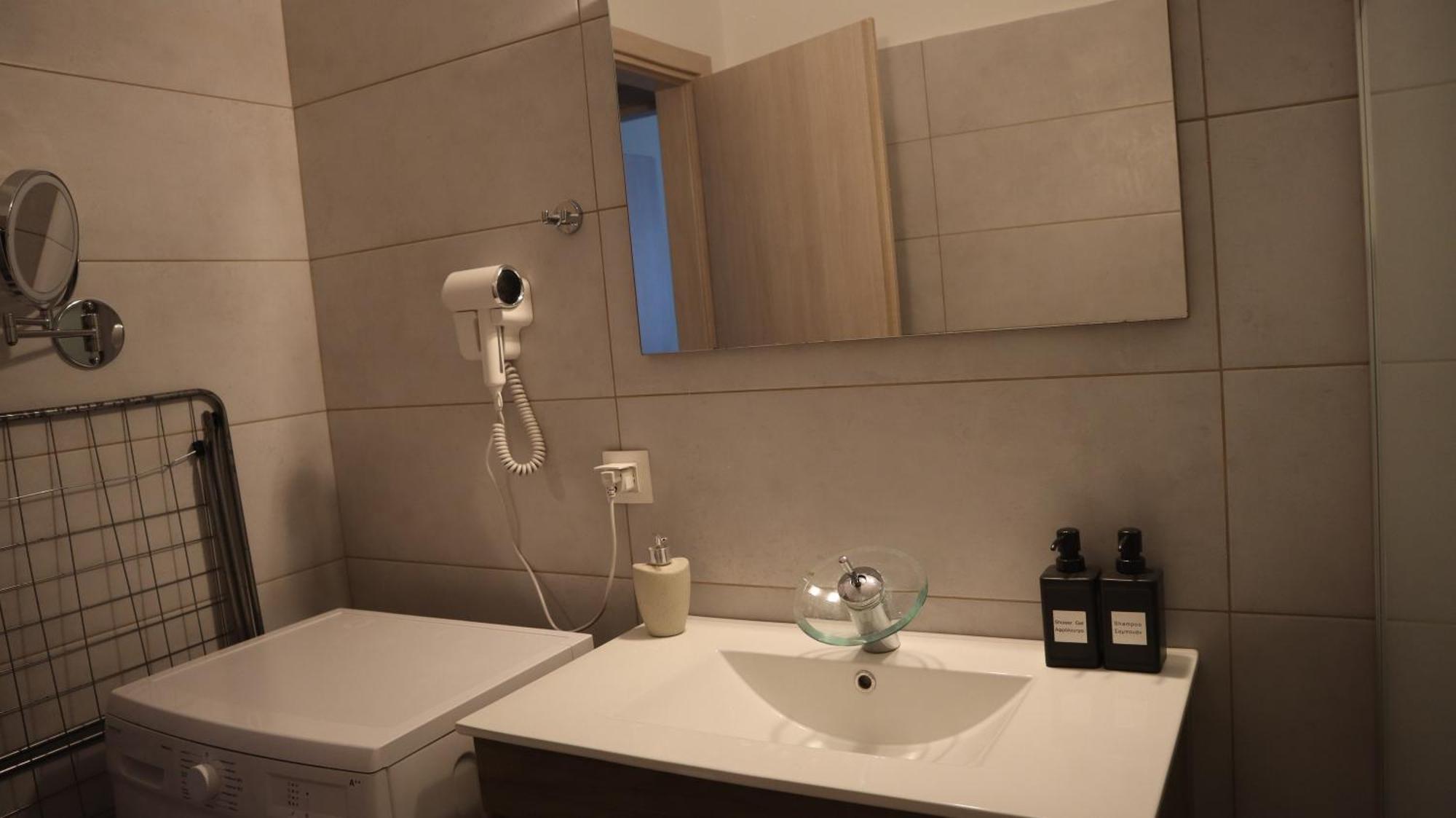 Apartment Dafni 2 *